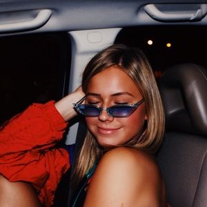 Meet your Posher, Caroline